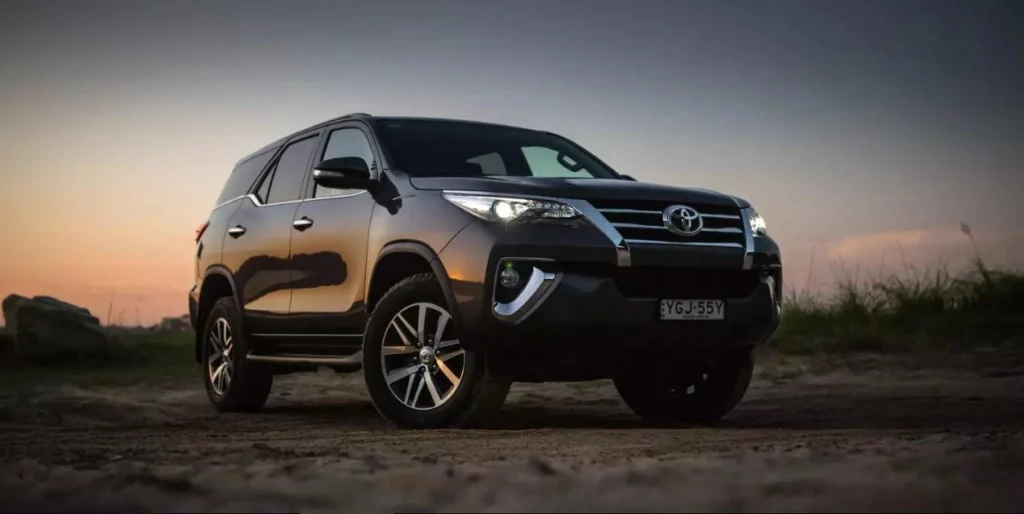 Toyota Fortuner chauffeur service at Delhi for VIP corporate and executive travel