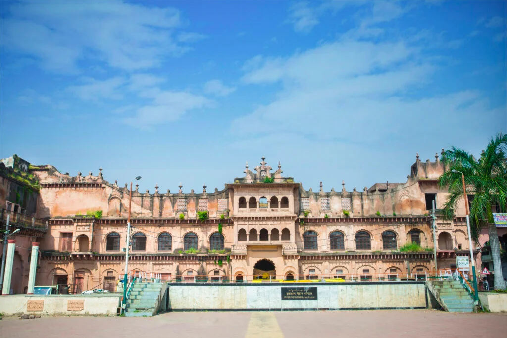 Chauffeur-driven car rental in Bhopal for business and leisure travellers